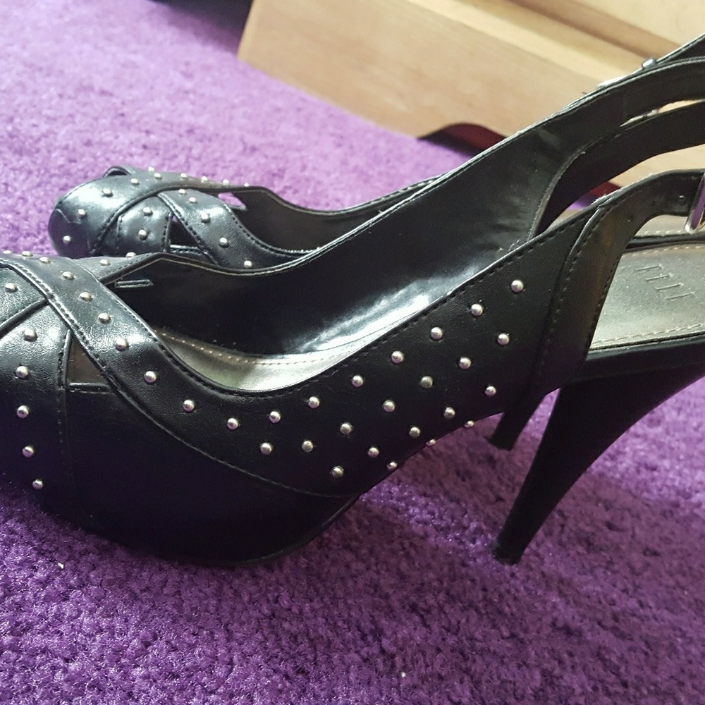 Size 8 Elle open toe heels